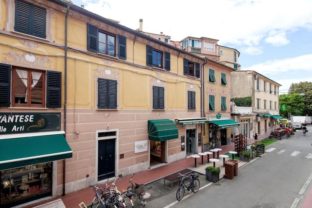 Beatrice Nel Centro Di Levanto Luaran gambar