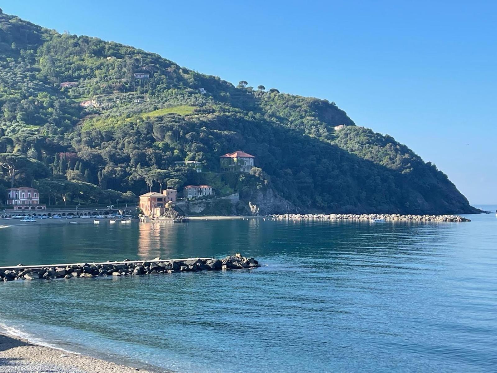 Beatrice Nel Centro Di Levanto Luaran gambar
